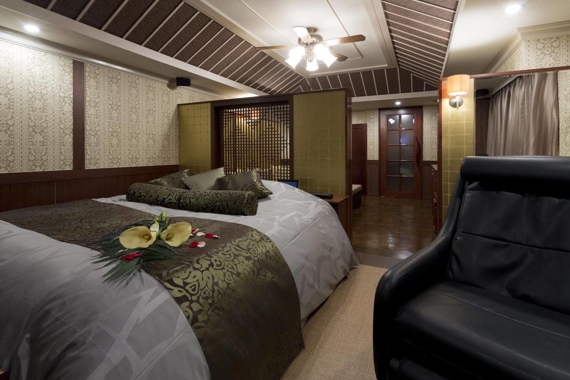Hotel Crea (Adults Only) Окаяма Екстериор снимка